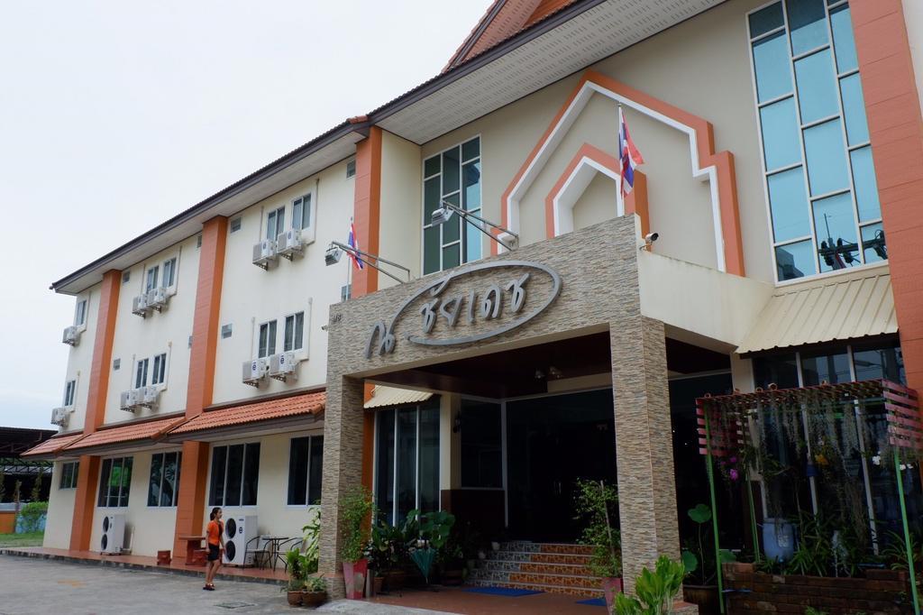 โรงแรม ณ ชัยเดช สุราษฎร์ธานี ภายนอก รูปภาพ